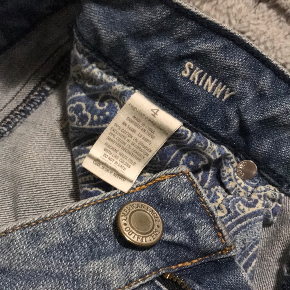 American Eagle Ripped Jeans - Picture 4 of 7